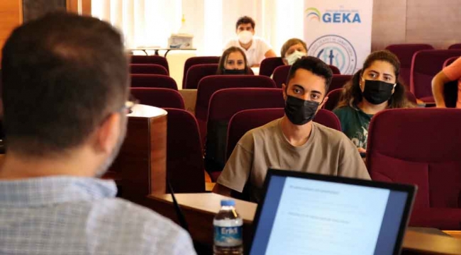 Fethiye’de 22 sektör temsilcisi 'Dijital Pazarlama ve Sosyal Medya Yönetimi Eğitimi' sertifikası aldı