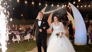 Görkemli bir törenle dünya evine girdiler