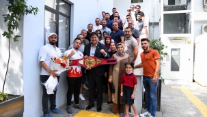 Milli Boksör Alcu, Başkan Karaca’yı ziyaret etti