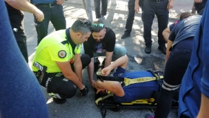 Ticari taksinin çarptığı polis memuru yaralandı