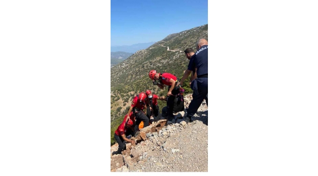 Yamaç paraşütçüsünü JAK timleri kurtardı