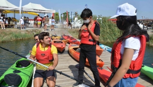 Yangın bölgelerindeki çocuklar su sporları ile tanıştı