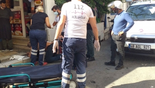 Yemek yerken sırtından bıçaklandı