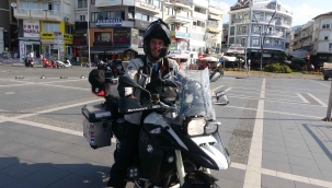 Amerikalı dövme sanatçısı motoru ile dünyayı geziyor