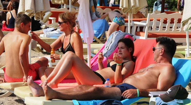 Bodrum’da sıcak havayı gören sahile koştu