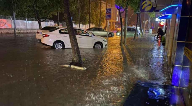 Fethiye'de sağanak yağış etkili oldu 