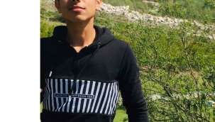 Hafif ticari araç ile motosiklet çarpıştı: 1 ölü