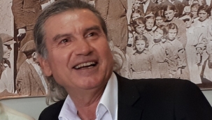 HATIRLAMA BAHÇESİ ÖNDE BOŞ KALAN İKİ KOLTUK…