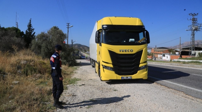 Milas’ta tırın çarptığı kadın feci şekilde can verdi