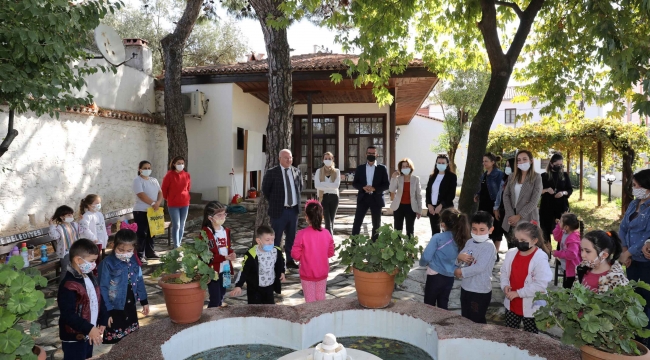 Minik okurlar için imza günü