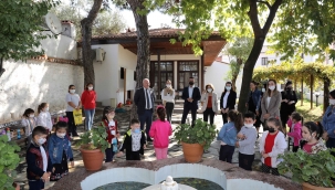 Minik okurlar için imza günü