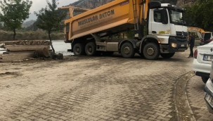 Doğal koruma alanında olan kanala kaya dolduruluyor