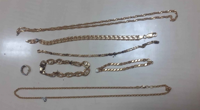 Fethiye'de kuyumcuya sahte altın satmak isteyen 3 şüpheliye suçüstü yakalandı 