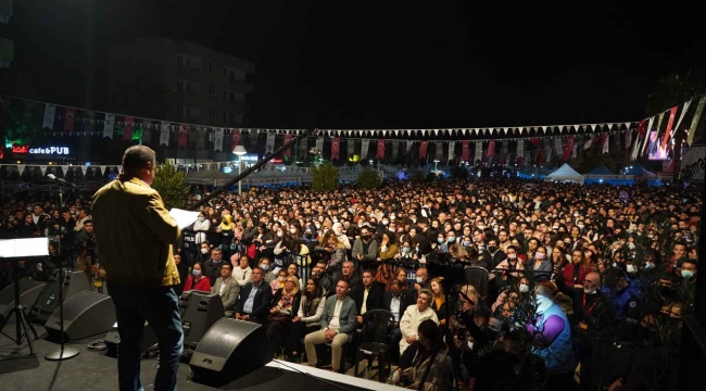 Milas'ta zeytin şenliği Melek Mosso konseri le sona erdi
