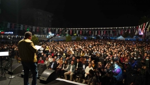 Milas'ta zeytin şenliği Melek Mosso konseri le sona erdi