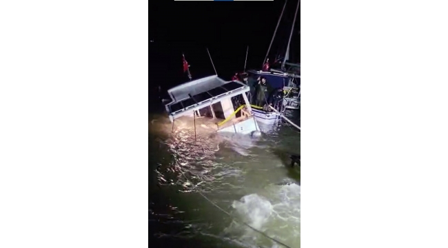 Akyaka'da lodos tekne batırdı 