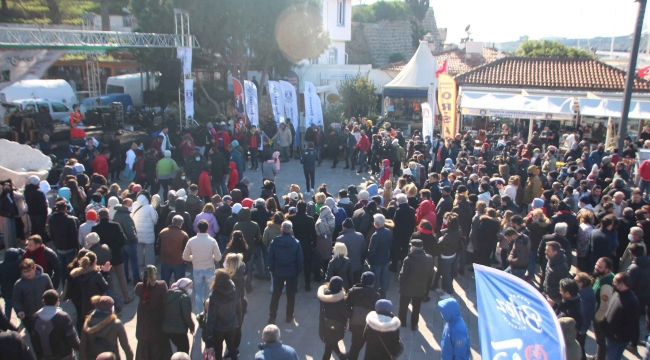 Bodrum’da 2,5 ton hamsi dağıtıldı, metrelerce kuyruk oluştu