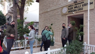 Marmaris'te veliler 'depreme dayanıksız' dedikleri okulun tahliyesini istedi