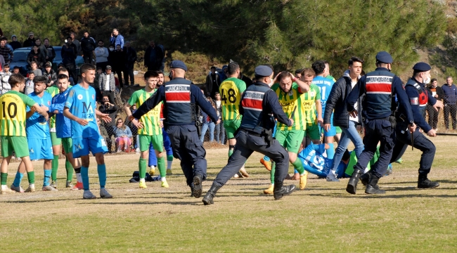 Fethiye'de amatör ligdeki futbol maçında kavga 