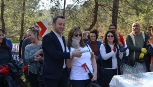 Fethiye'de Sevgilerini, temizlik yaparak gösterdiler