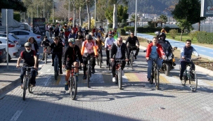 “Karbon Yakma Yağ Yak” sloganıyla 150 bisikletli pedal çevirdi