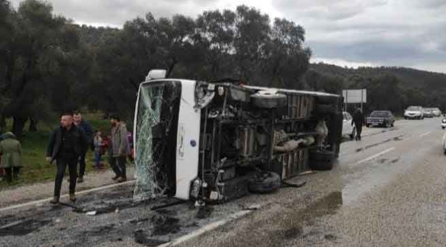 Öğrencilerin bulunduğu minibüs kaza yaptı: 12 yaralı