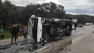 Öğrencilerin bulunduğu minibüs kaza yaptı: 12 yaralı