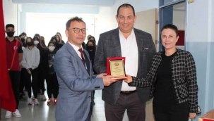 Ortaca'da hayırsever aile okula kütüphane yaptırdı