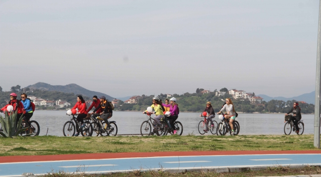 Fethiye'de pedallar 8 Mart Dünya Kadınlar Günü için çevrildi