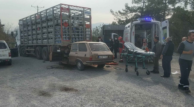 Muğla’da otomobil park halindeki kamyona çarptı: 1 ölü 1 yaralı
