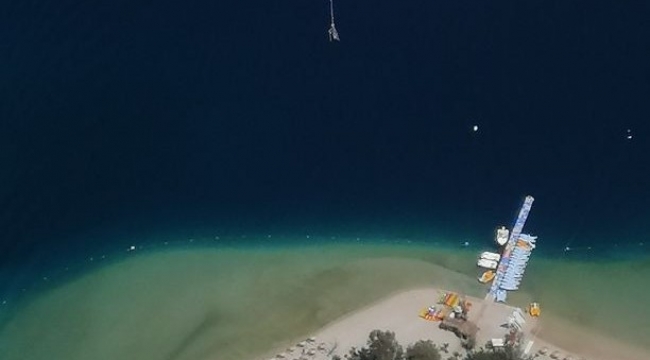 23 Nisan'da 1200 metre yükseklikte Türk bayrağı açtılar