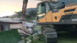 Köyceğiz’de kaçak yapılar yıkılıyor