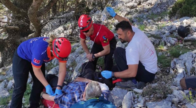 Yedek paraşütü açılan İngiliz turist kayalıklara düştü 