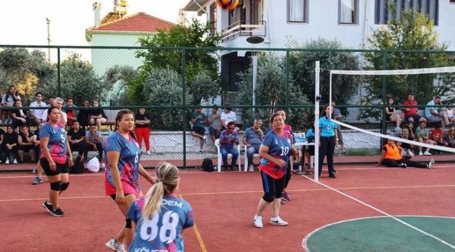 Köyceğiz'in kadın voleybol takımı katıldığı şampiyonada birinci oldu 