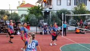 Köyceğiz'in kadın voleybol takımı katıldığı şampiyonada birinci oldu