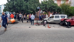 Feci kazada 2 kişi yaralanırken kaza anları ise anbean kaydedildi