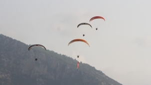 Fethiye’de 22. Uluslararası Ölüdeniz Hava Oyunları Festivali devam ediyor