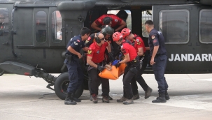 Kayalık alana düşen Rus uyruklu yamaç paraşütü pilotu hayatını kaybetti
