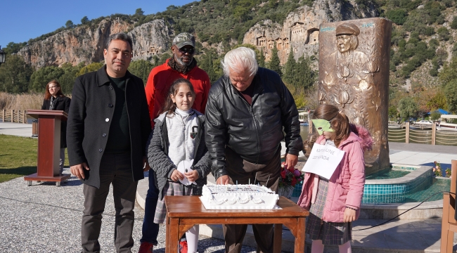 Kaptan June’un 100’üncü yaş günü pastası kesildi