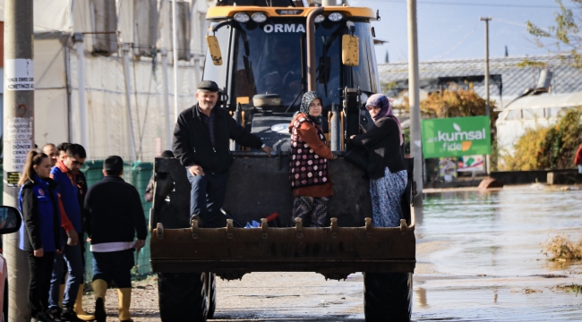 Kumluca'da sel felaketi vatandaşı evsiz ve serasız bıraktı 