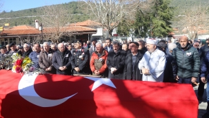 Depremde göçük altında kalan Başçavuş ve kızı toprağa verildi