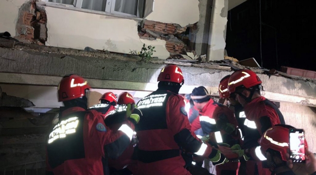 Muğla Büyükşehir ekipleri depremde 26 kişiyi kurtardı
