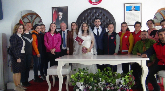 Deprem acılarını unutup, mutluluğa evet dediler