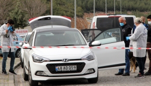 Hastane acil servisi otoparkında araç içinde başında poşetle ölü bulundu