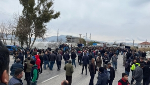 Kaş kınık hali eylemler devam ediyor.
