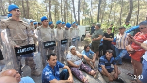 Akbelen Ormanı'nda maden şirketini koruyan jandarma toprağını savunan halka biber gazı sıktı.
