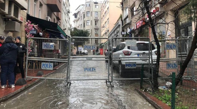 Kadınların Taksim'e yürüyüşüne polis engeli! 