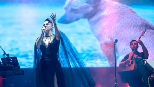 Zeytinli Rock Festivali muhteşem bir konserle başladı.