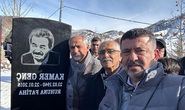 Kamer Genç, Vefat Yıl Dönümünde Mezarı Başında Anıldı