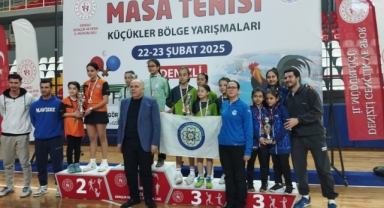 Büyükşehir Masa Tenisi Takımı 57 Takım Arasında Üçüncü Oldu